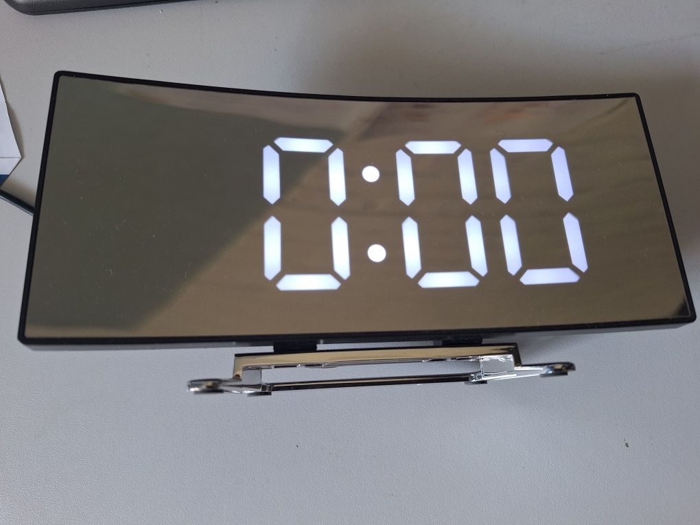 Часы электронные настольные с LED подсветкой