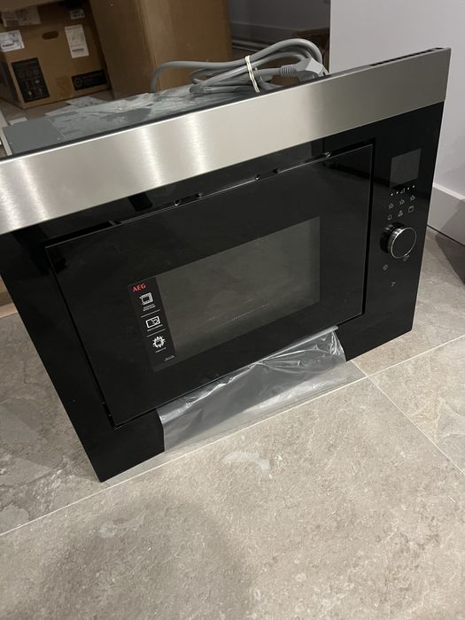 Microondas AEG encastre com Grill