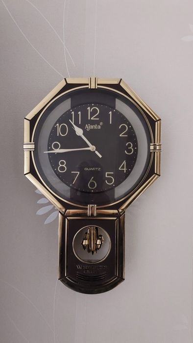 Настенные часы фирмы Ajanta