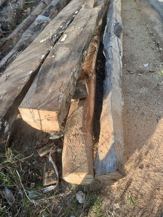 Traves de madeira antiga