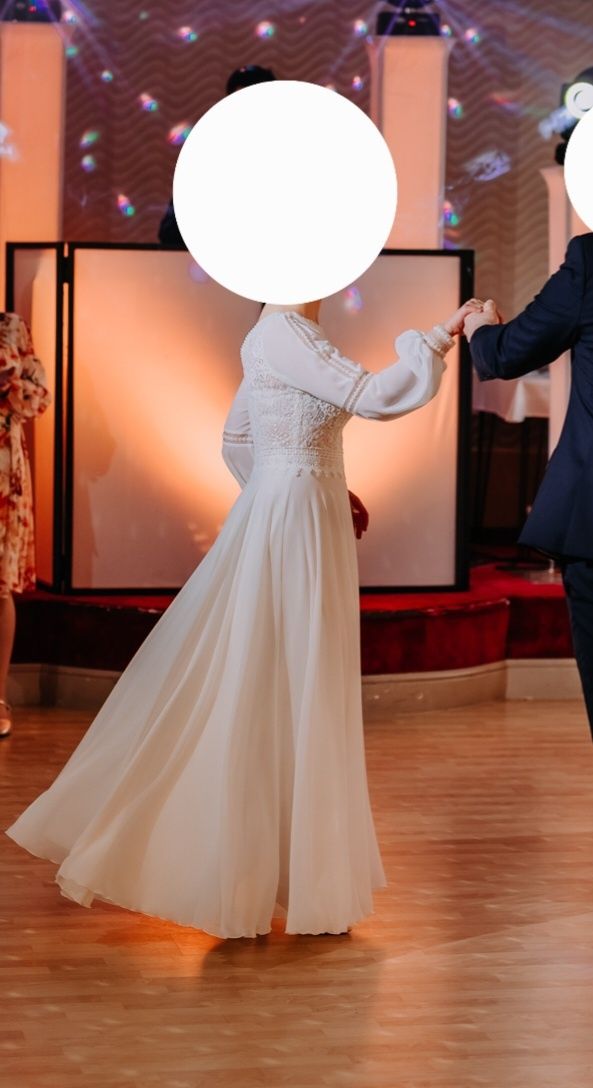 Suknia ślubna z długim rękawem, rozmiar 38