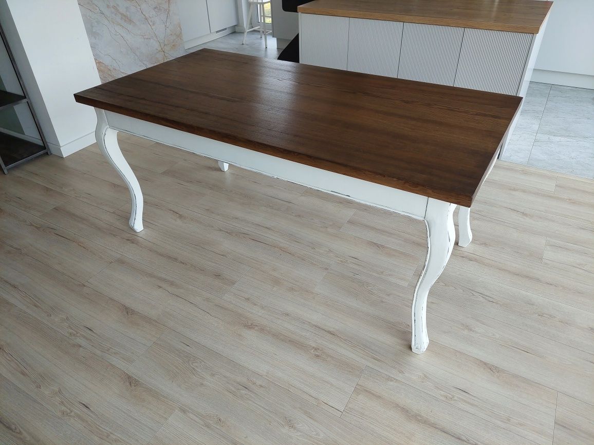 Stół jadalny z litego drewna w stylu Riviera Maison