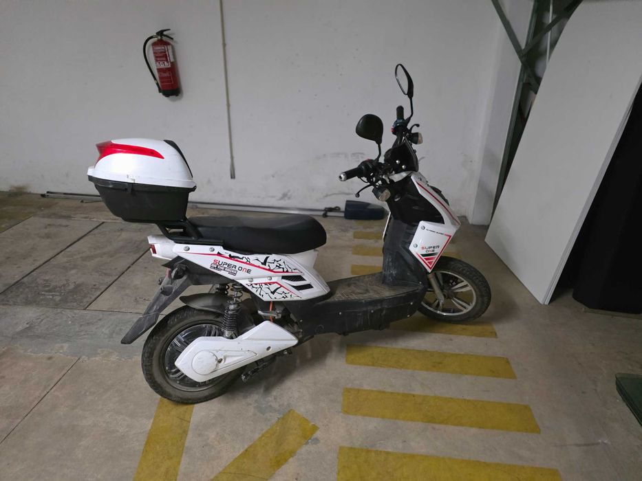 Moto a bateria como nova