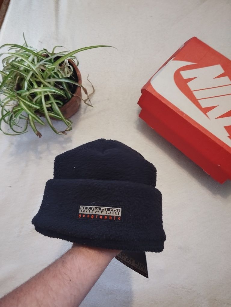 Продам шапку Napapijri