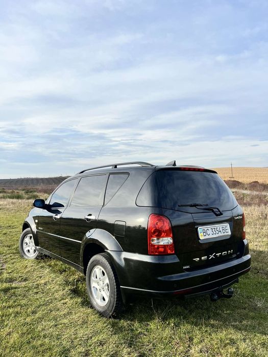 Рамний повнопривідний джип