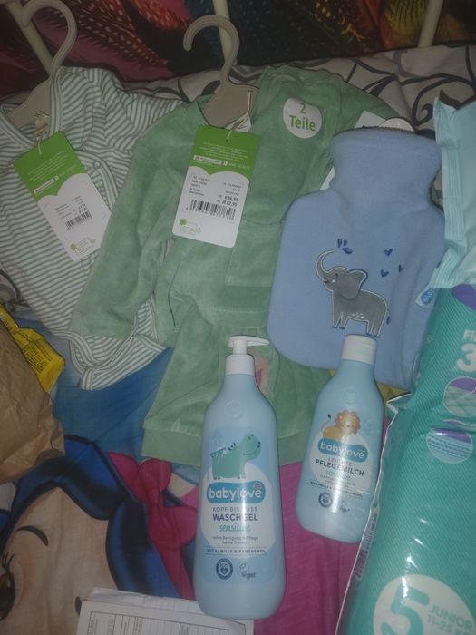 Дитячий набір в пологовий памперси 2 костюм на виписку грілка гігієна