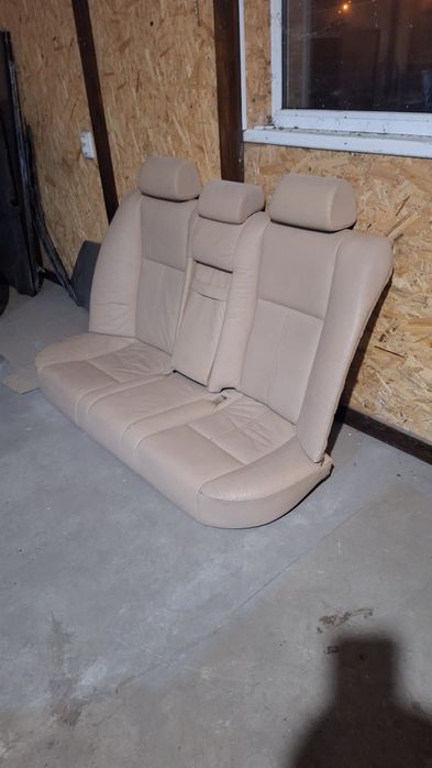 Продам задний кожаный диван на BMW E39 + 4 дверные карты кремовая кожа