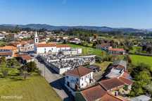 Moradia T4 para restauro em Oleiros, Vila Verde