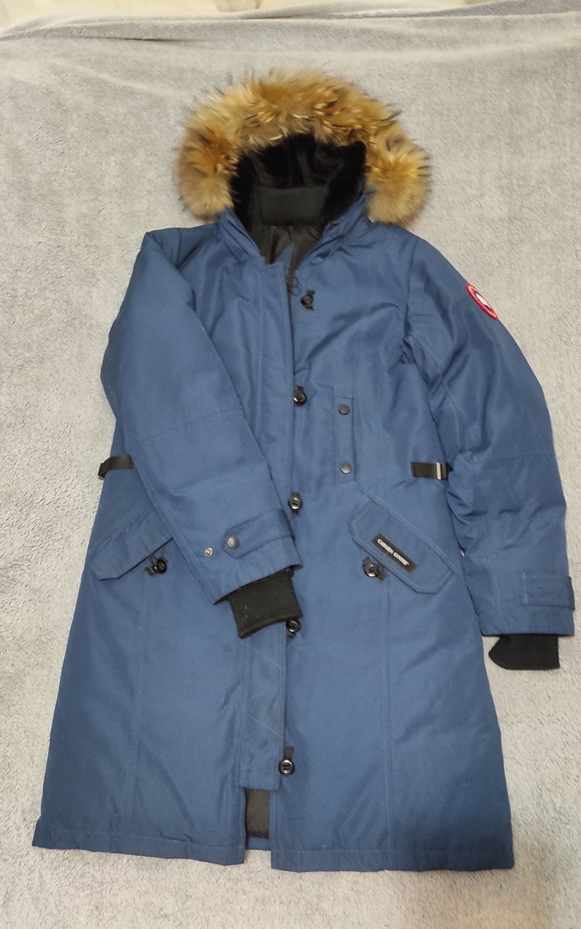 Canada Goose - дуже тепла куртка, яка не продувається і не промокає