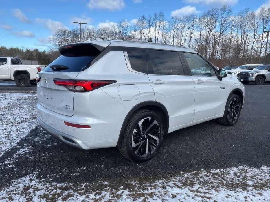 Mitsubishi Outlander Hybrid Plug-in      2023