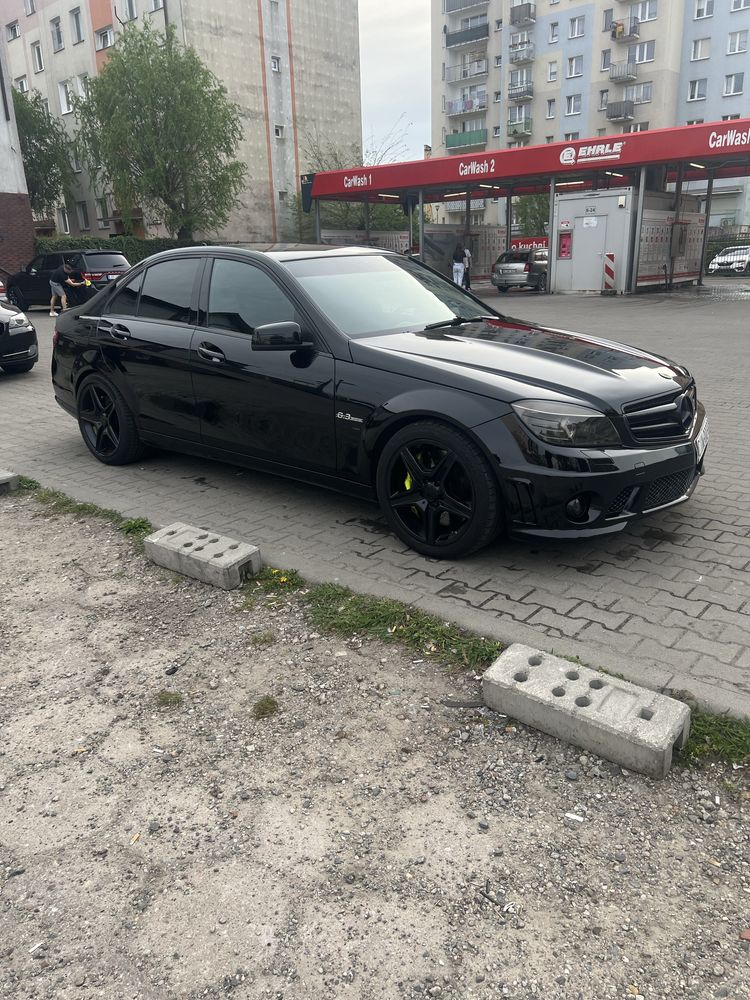 Mercedes C63 AMG