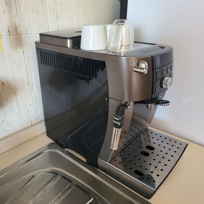 Máquina café automática Delonghi magnífica S
