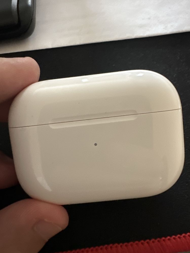 Продам Airpods Pro a2084 Right + кейс