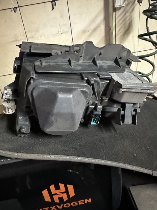 Bmw e38  przedni prawy Xenon kompletny caly