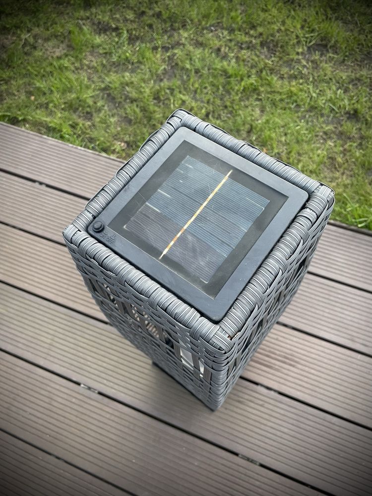 Rattanowa lampka solar popiel 19,5 x 19,5 x 68 cm PATIO