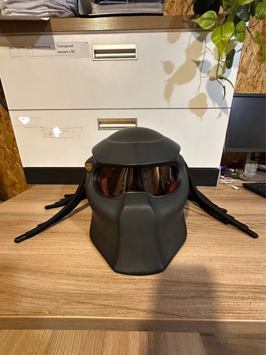 Мотошолом інтеграл full face)Хижак Predator