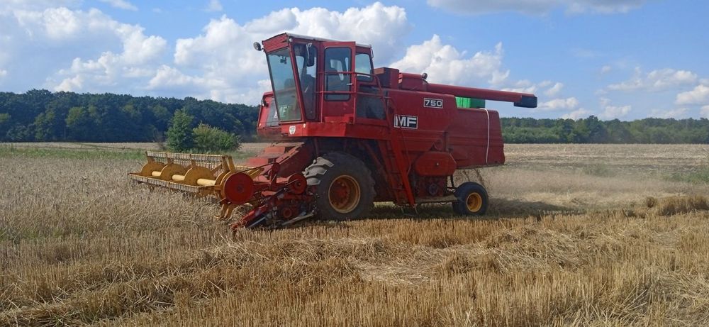 Продам комбайн MF750