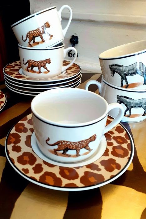 Carrinho  de bebidas e conjunto de café ou chá. Desde 30€