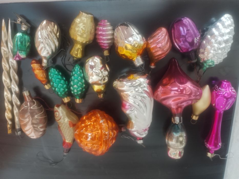 Новорічні прикраси, декор, гірлянди, свічки, Дід Мороз