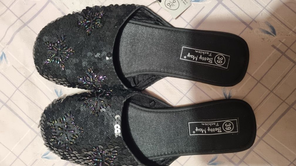 2 pares de Mules com brilhantes n 39