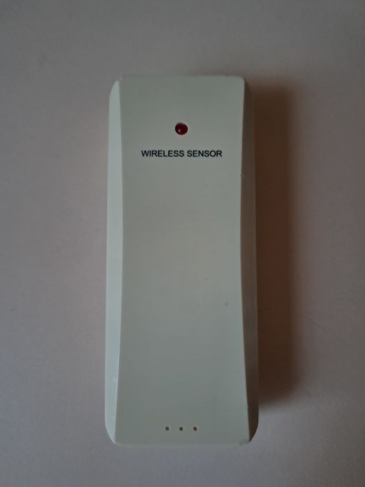 Радіобудильник з температурною станцією.