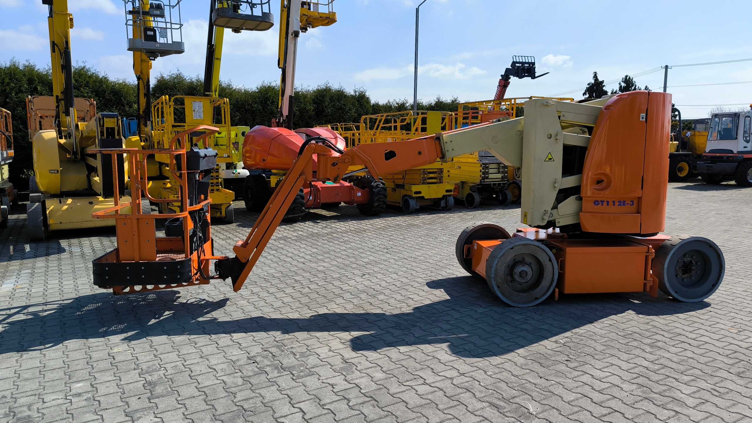 Podnośnik koszowy elektryczny JLG E300 AJP rok 2007 cena 44900 netto