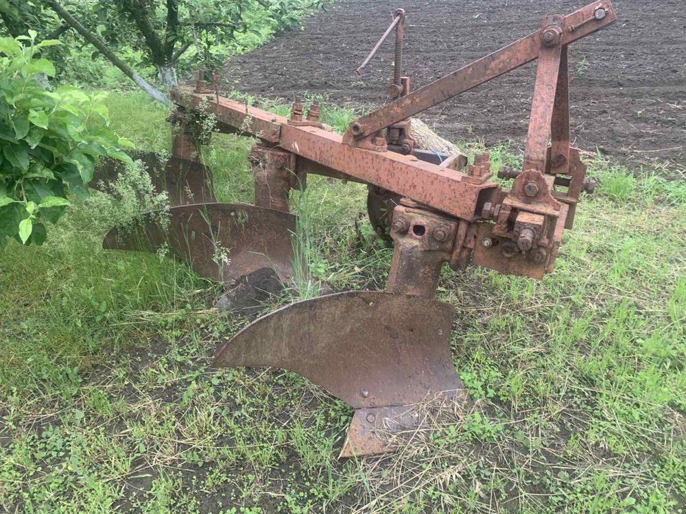 Продам прицеп і плуг до трактора