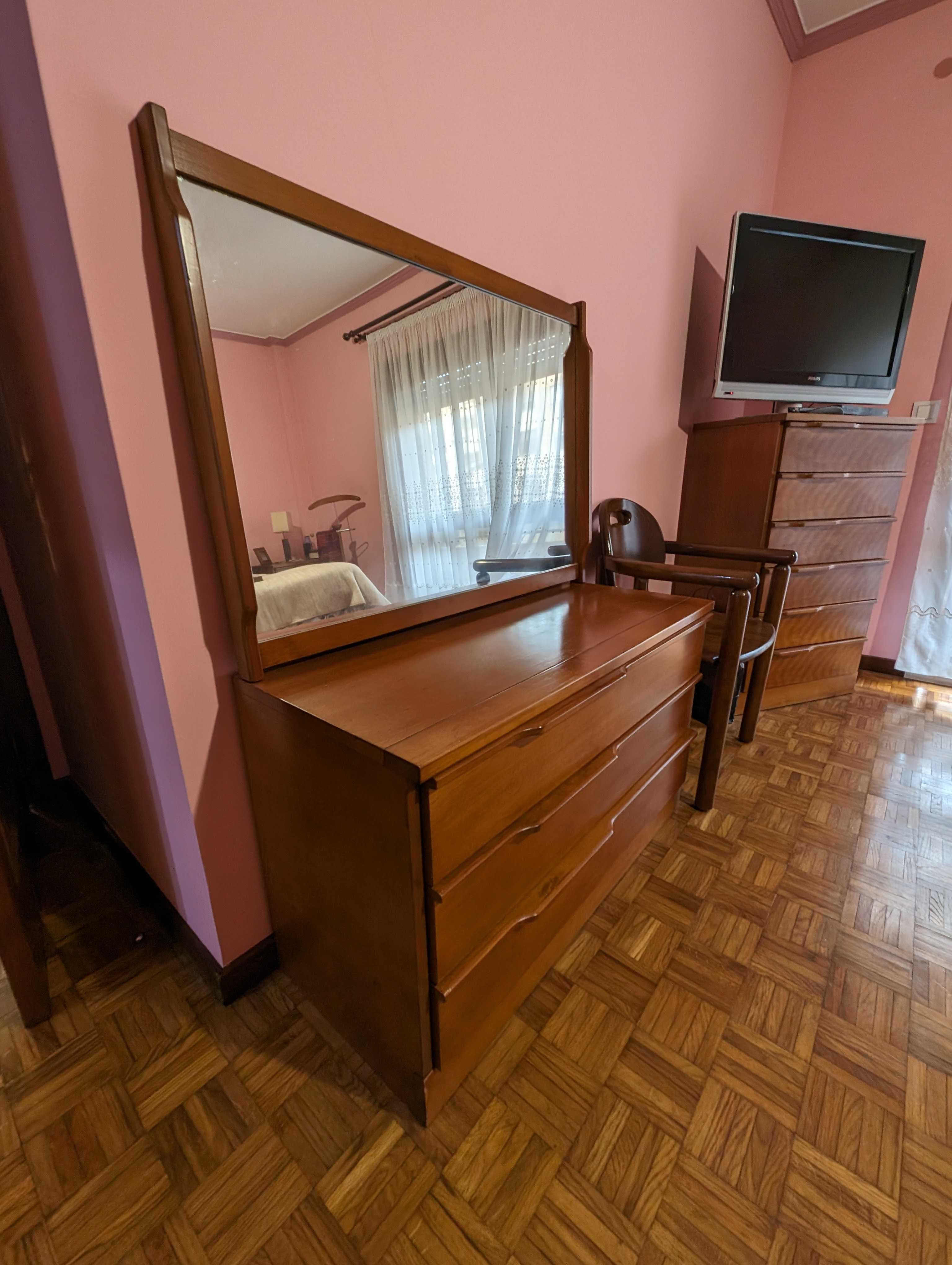 Cama de casal em faia maciça + conjunto de quarto