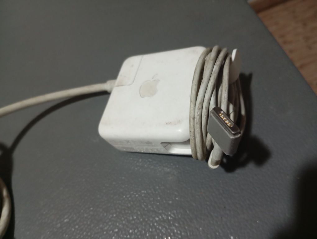 Зарядное устройство для MacBook P оригинал б/у