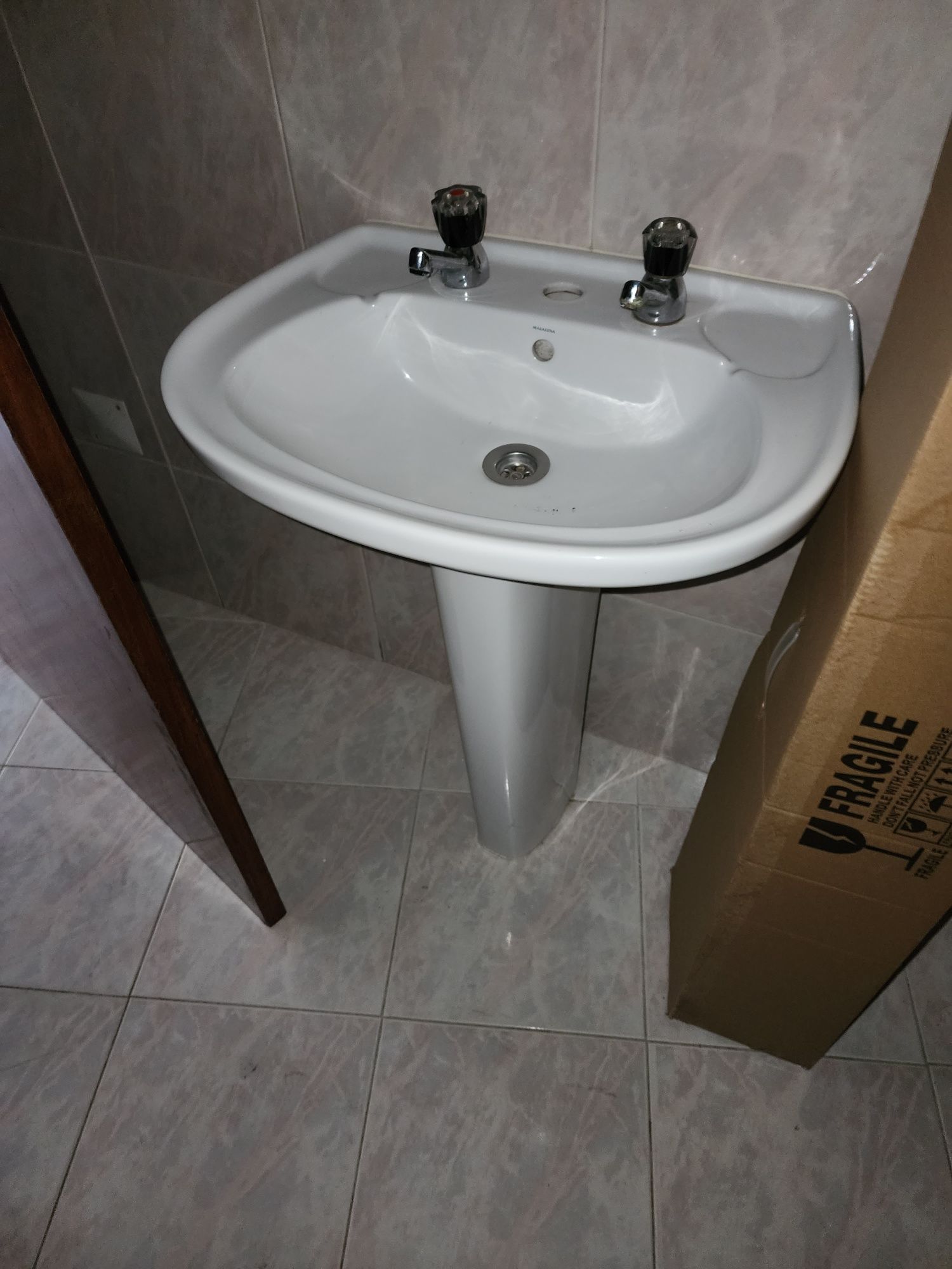 Lavatório em Ceramica