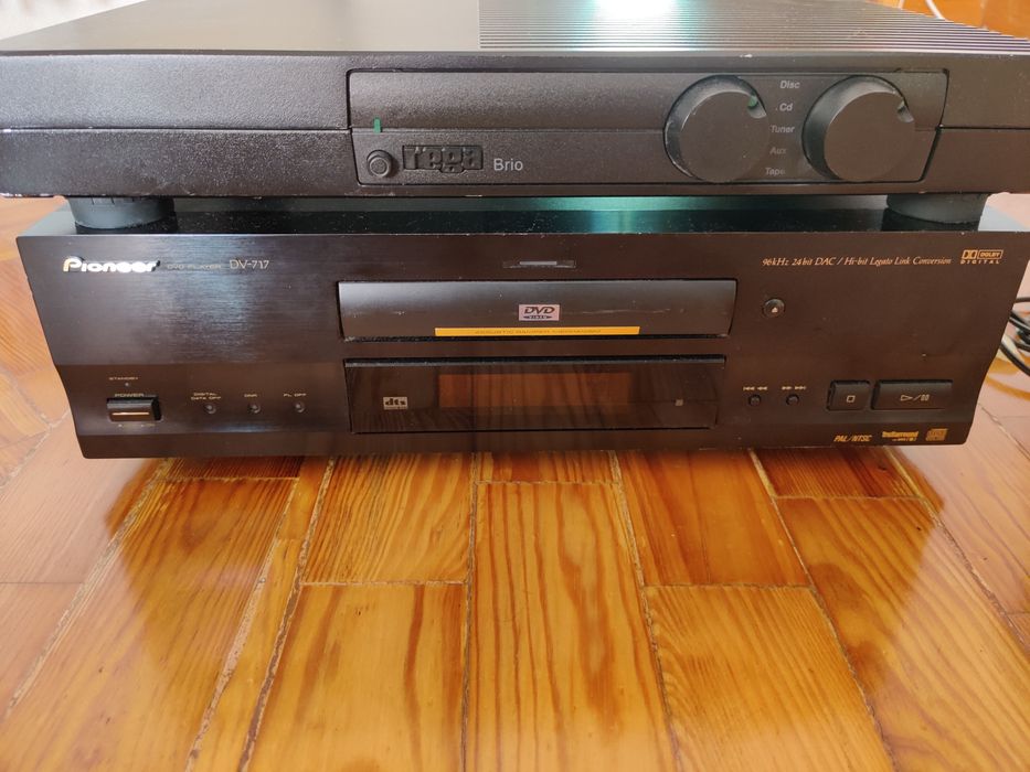 Conjunto de Amplificador Rega Brio e Leitor DVD Pioner DV-717