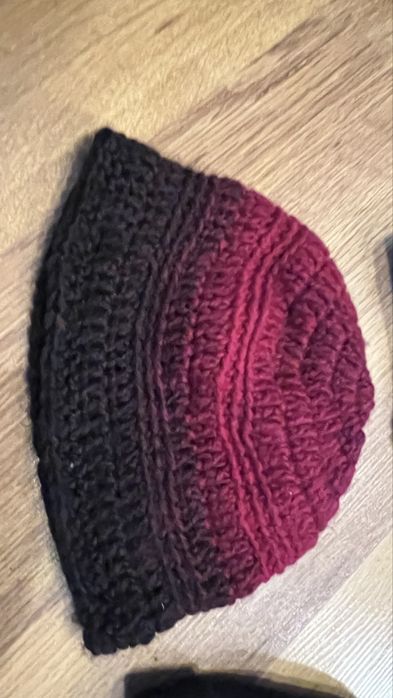 3 czapki damskie retro szydelko 2 szt i filc 1 szt