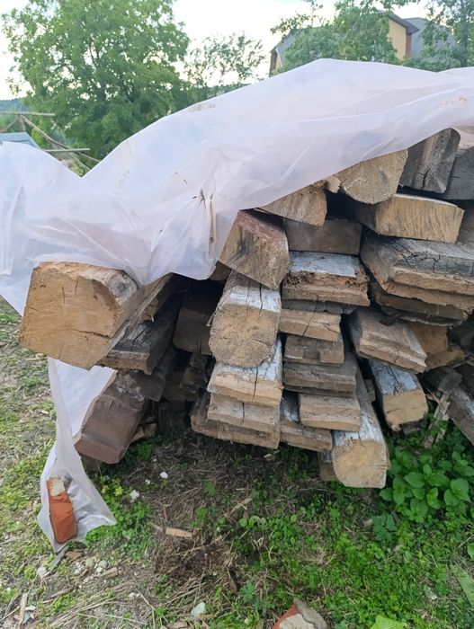 Бруси, дошки та дахівка після демонтажу будинку
