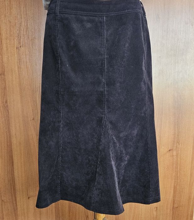 Klasyczna, czarnaz sztruksowa spódnica, roz. 48/50