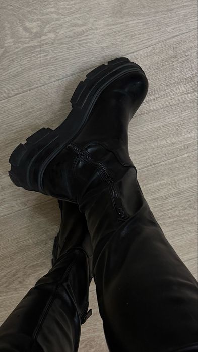 Высокие ботинки Stradivarius