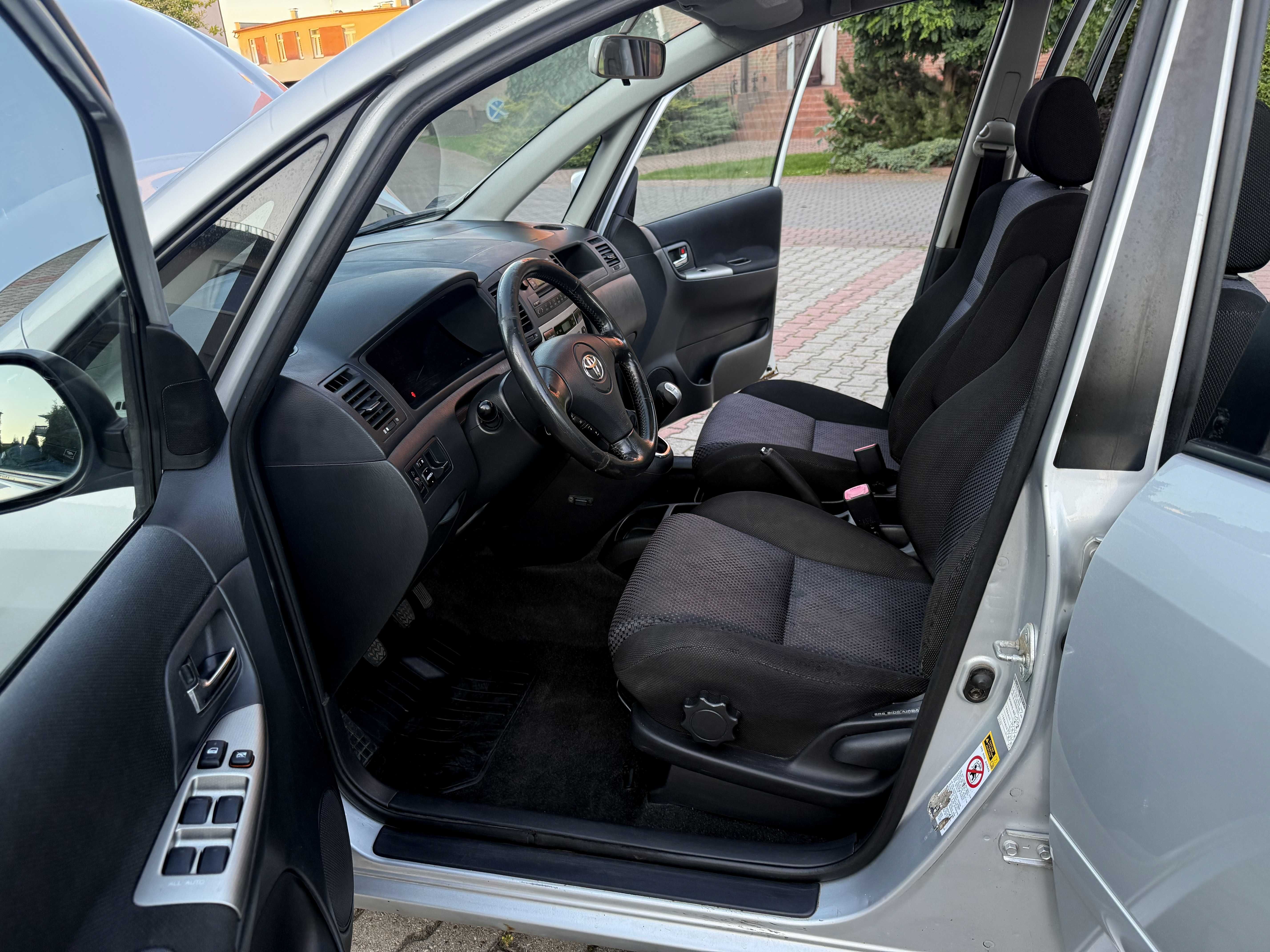 Toyota corolla verso 2.0 d4d 6 lat 1 wł sprawna klima dobrze jezdzi