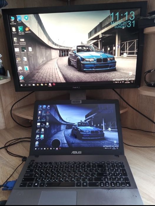 Монітор DELL. І ноутбук