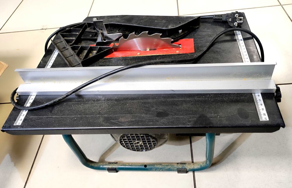 Pilarka stołowa TOPEX PSE200-T