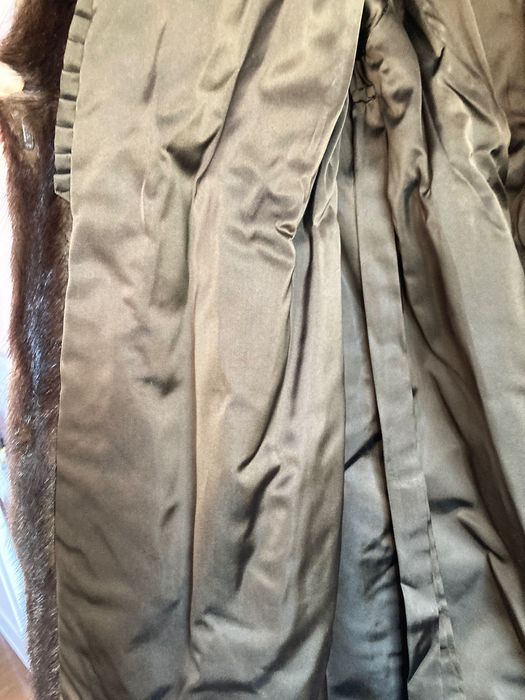 Casaco vintage em pele de leopardo com gola e acabamentos em vison