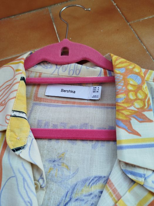 Camisa Bershka Tropical