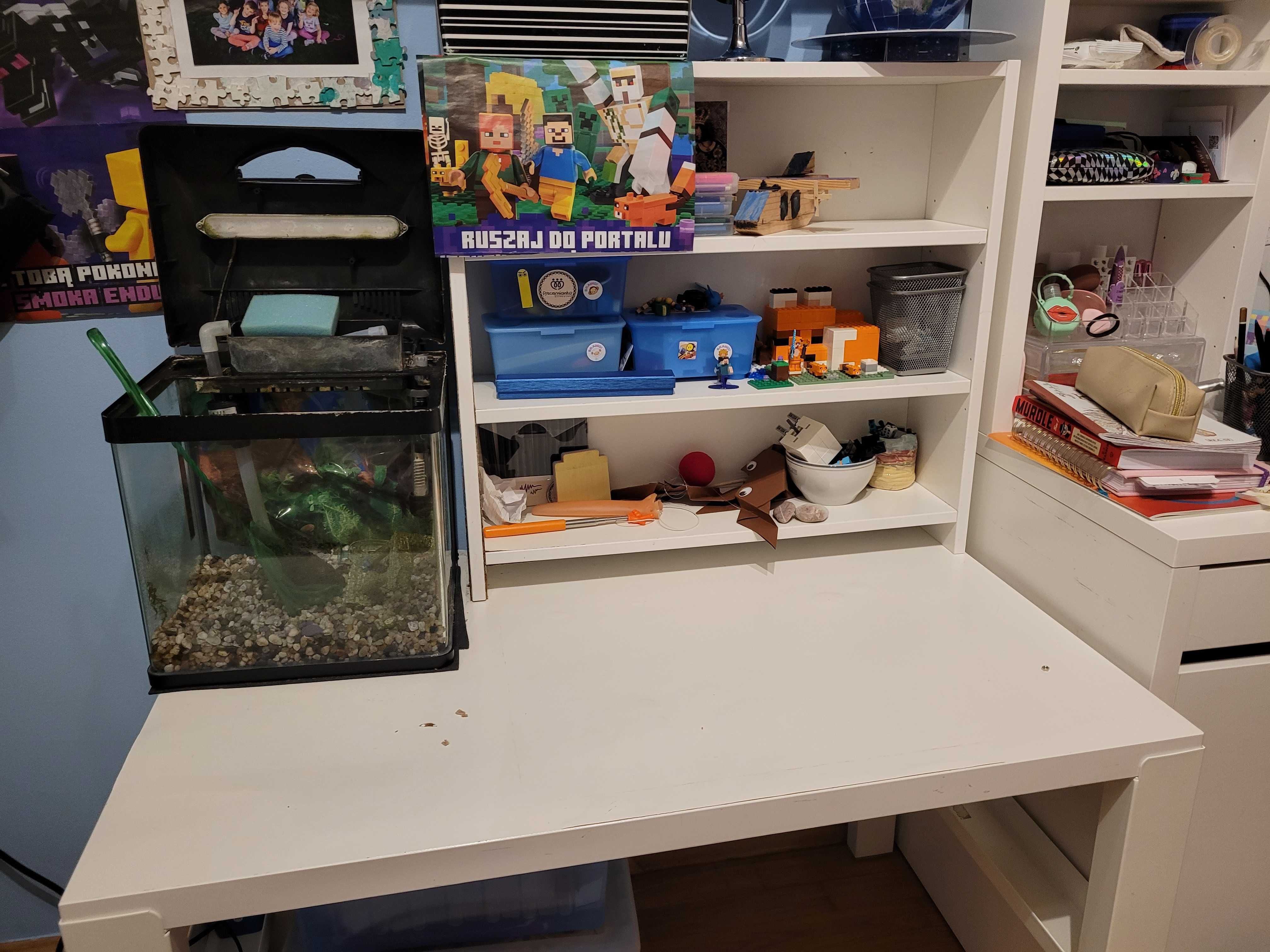 Białe biurko dziecięce Ikea PÅHL z nadstawką, wypaczony blat
