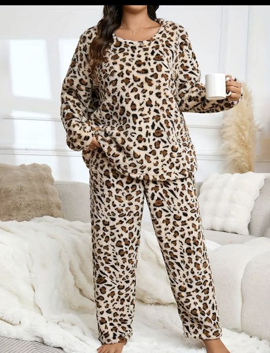 Продам костюм женский XL