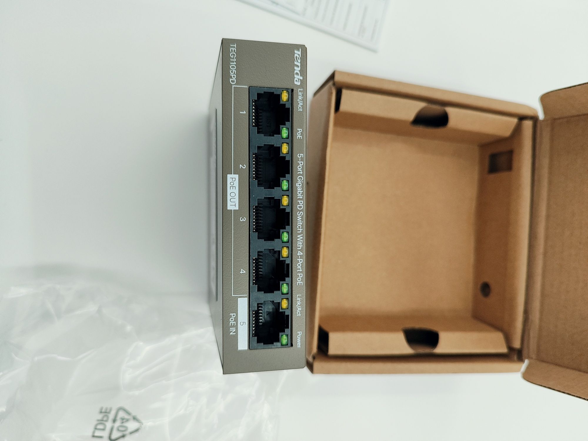 Гігабітний POE комутатор/розгалужувач tenda TEG1105PD