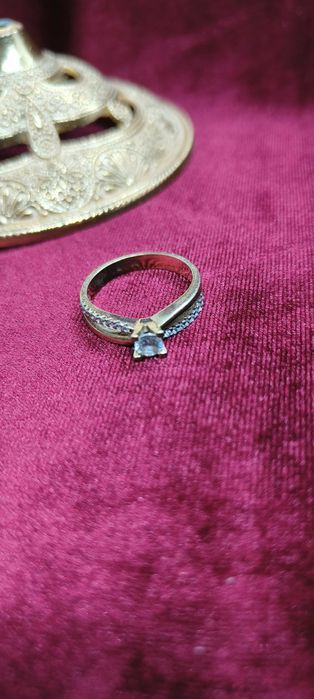 Золоте кільце 585 проби стан відмінний