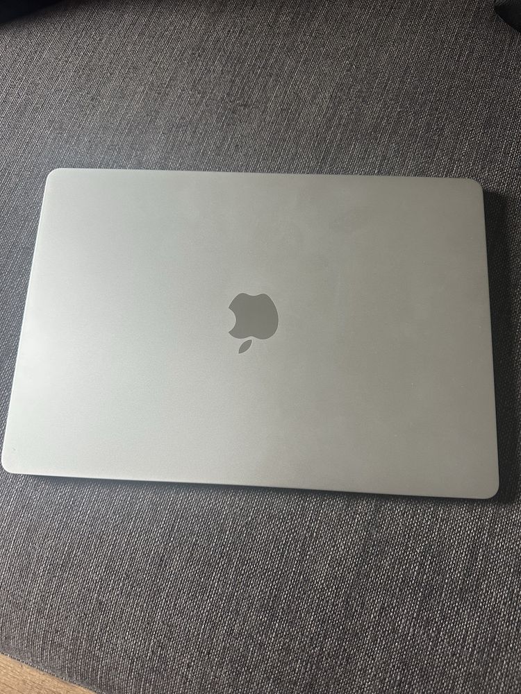 Macbook Air 15 M3 16/512
