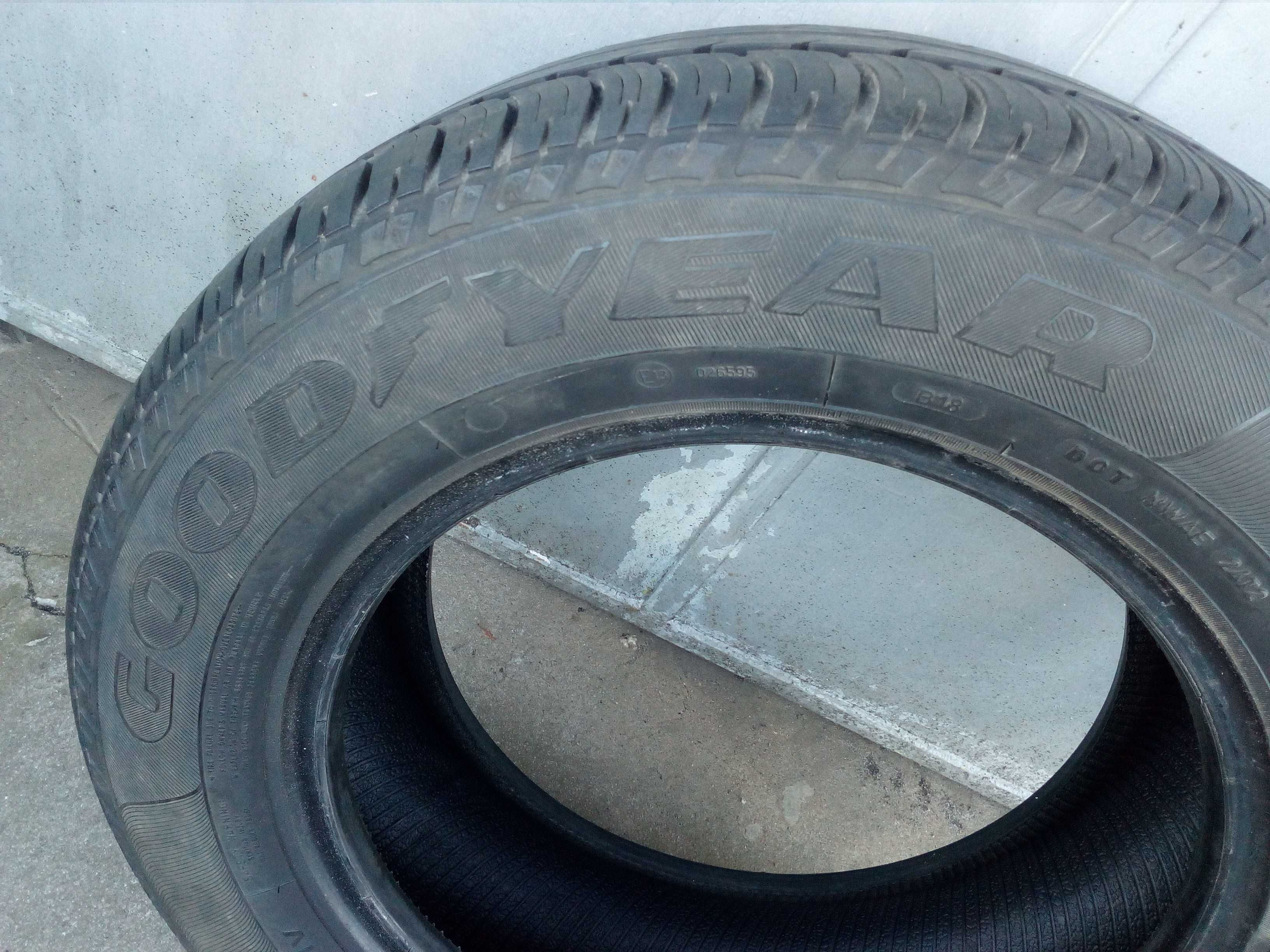 Par de Pneus Goodyear - 195 65 R15
