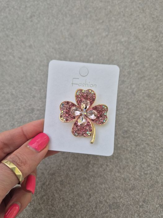 Broszka koniczynka różowa