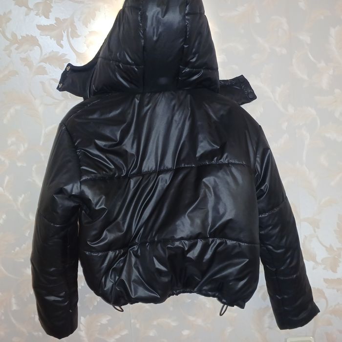 Продам куртку чорну