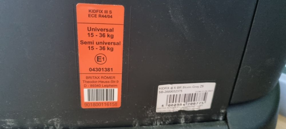 Fotelik Britax Romer Kidfix III S 15-36 kg
 
Przymocowany pasami bezpi