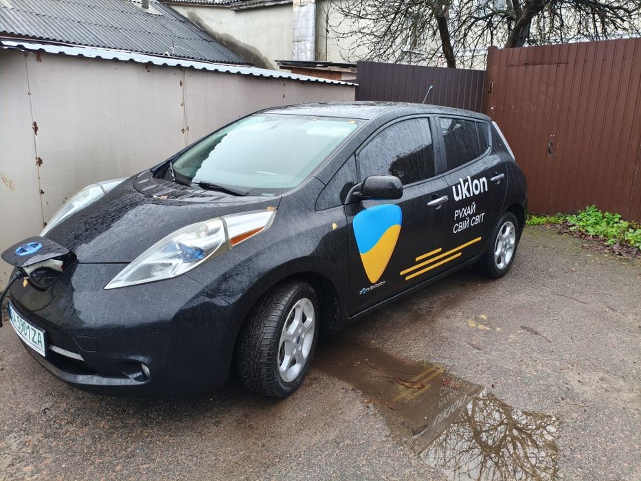 Аренда авто Нисан лиф 2013 р Брендирование